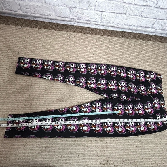 NWOT Simply J Designs Nightmare Before Christmas Jack And Sally Leggings - Picture 11 of 13